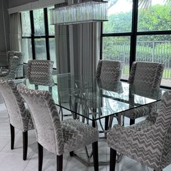 Dining Room Table And Chairs 
