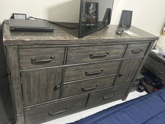 Full Bedroom Set!Dresser,2 Nightstand,bedFrame