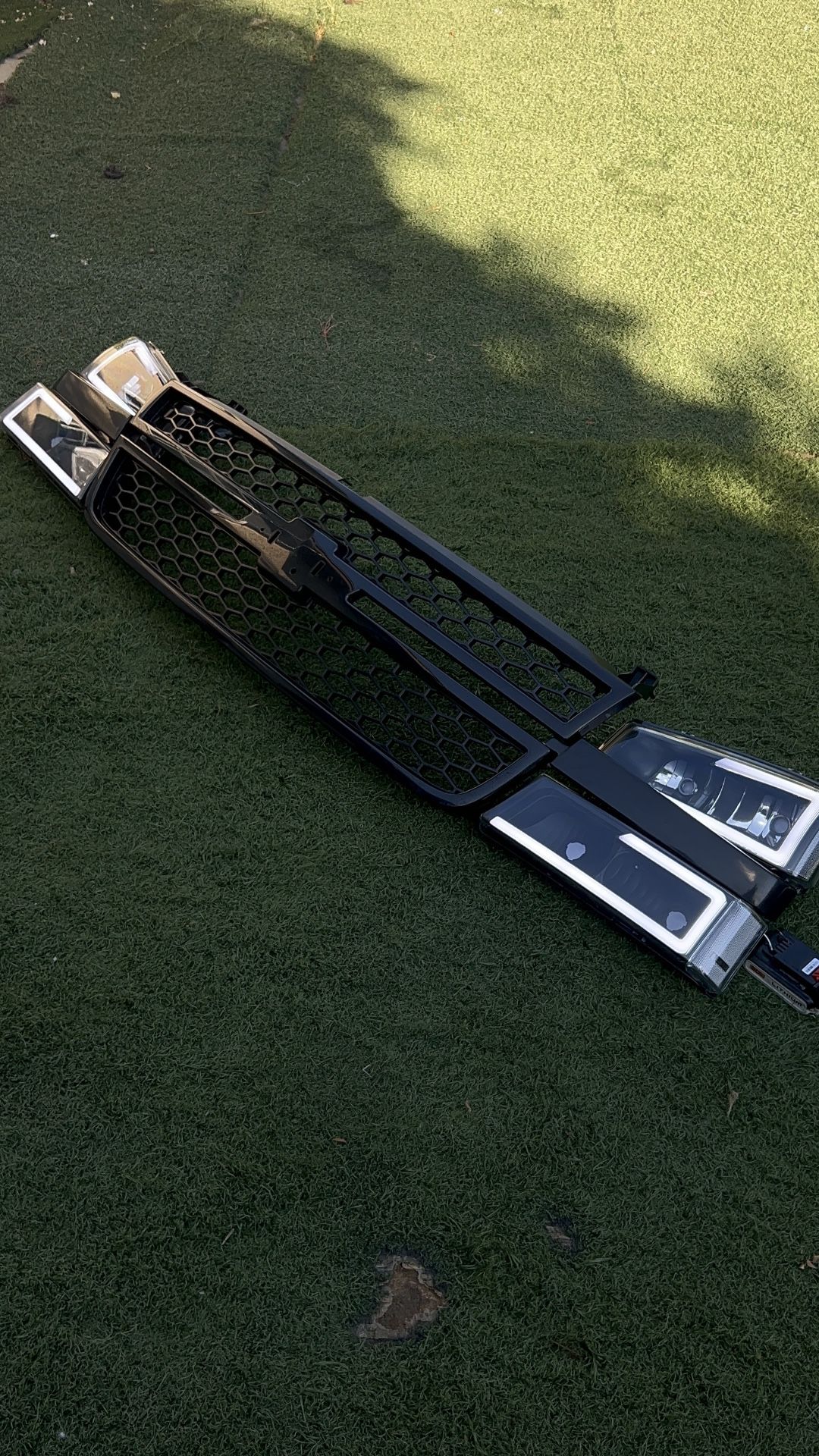 03-06 HD Black Grill/headlights