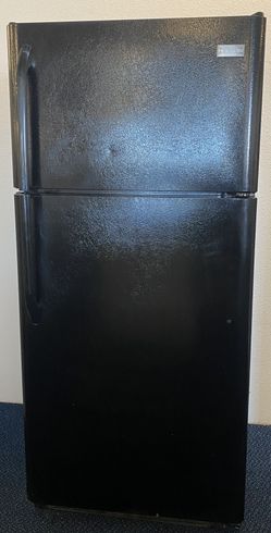 Black Frigidaire Top Freezer Refrigerator (1-0169)