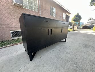 Crate And Barrel Verge Buffet Media Console Entertainment Center Tv Stand Cabinet Sideboard Credenza.