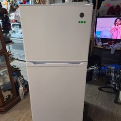 GE Refrigerator 59x24x25 
