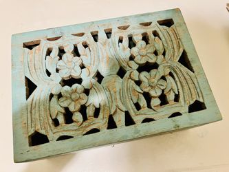 Shabby chic jewelry box