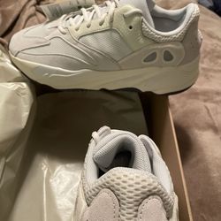 Yeezy Boost 700 Analog 