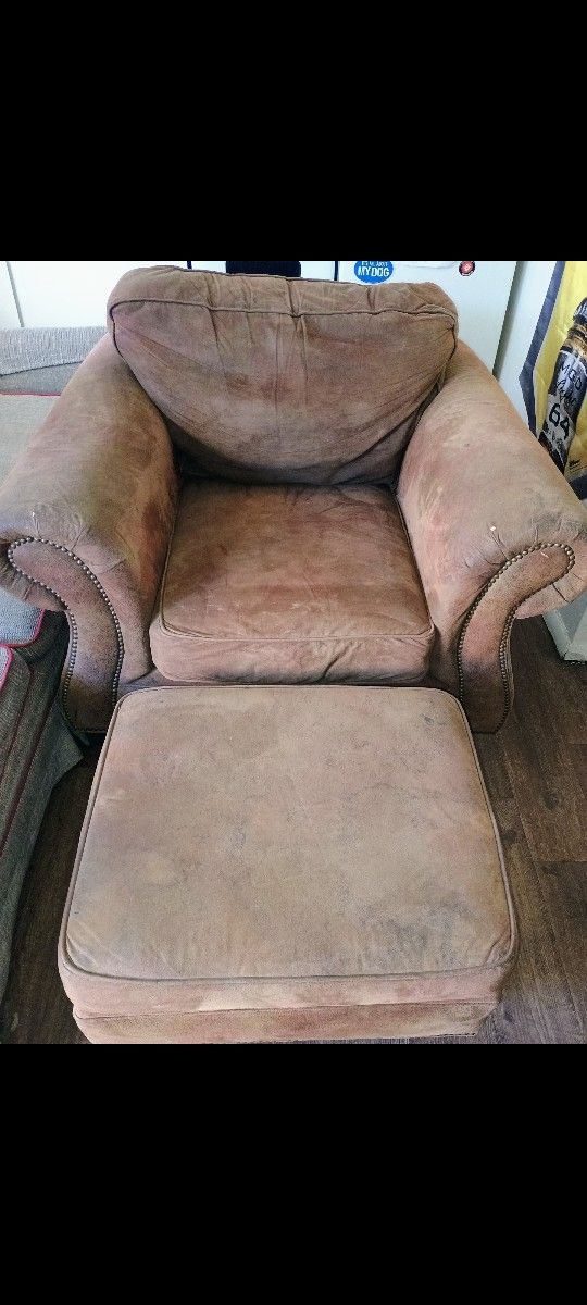 BRWN CHAIR WITH OTTOMAN/$10/pick up only