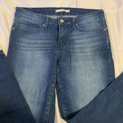 Levi’s 711 Skinny Jeans