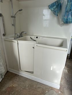 Kohler Sit In Jacuzzi Tub