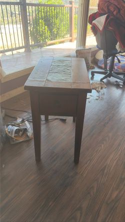 End table. Needs some TLC on top