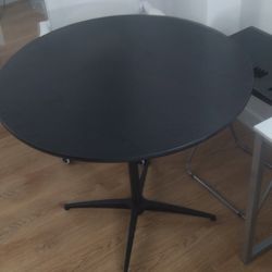 Like New Black cocktail table