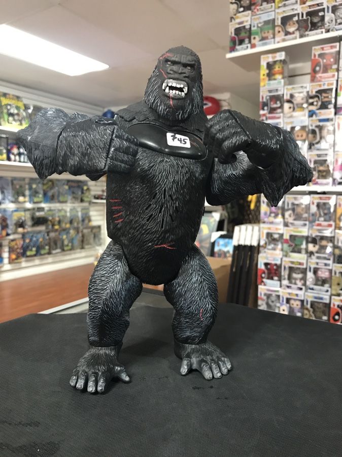 King Kong Playmates 2005 Roaring Chest Battery Operated 12" inch