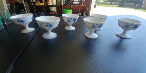 Vinatge Milk Cups