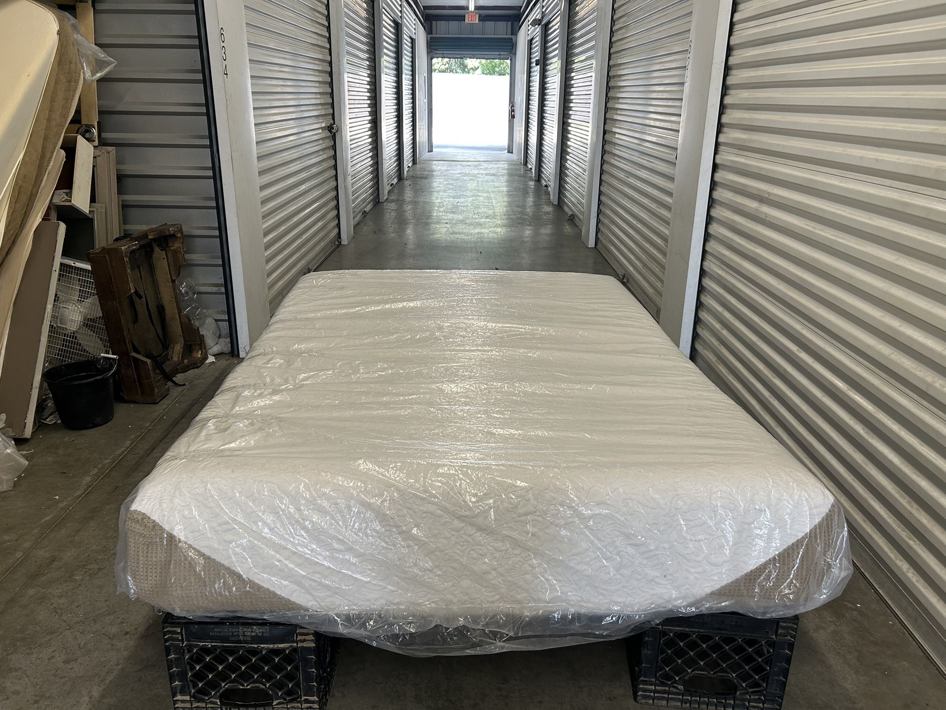 Queen Serta Tempurpedic Mattress