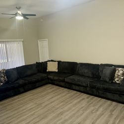 Ashley Furniture Ballinasloe 4-Piece Sectional 