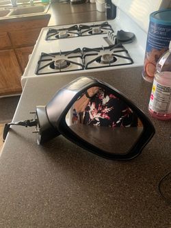 Brand new Honda passenger side mirror never used