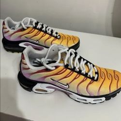 Size 9- Nike Air Max Plus Laser Orange Fuchsia
