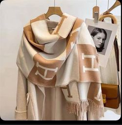 Hermès Avalon Style H Logo Scarf