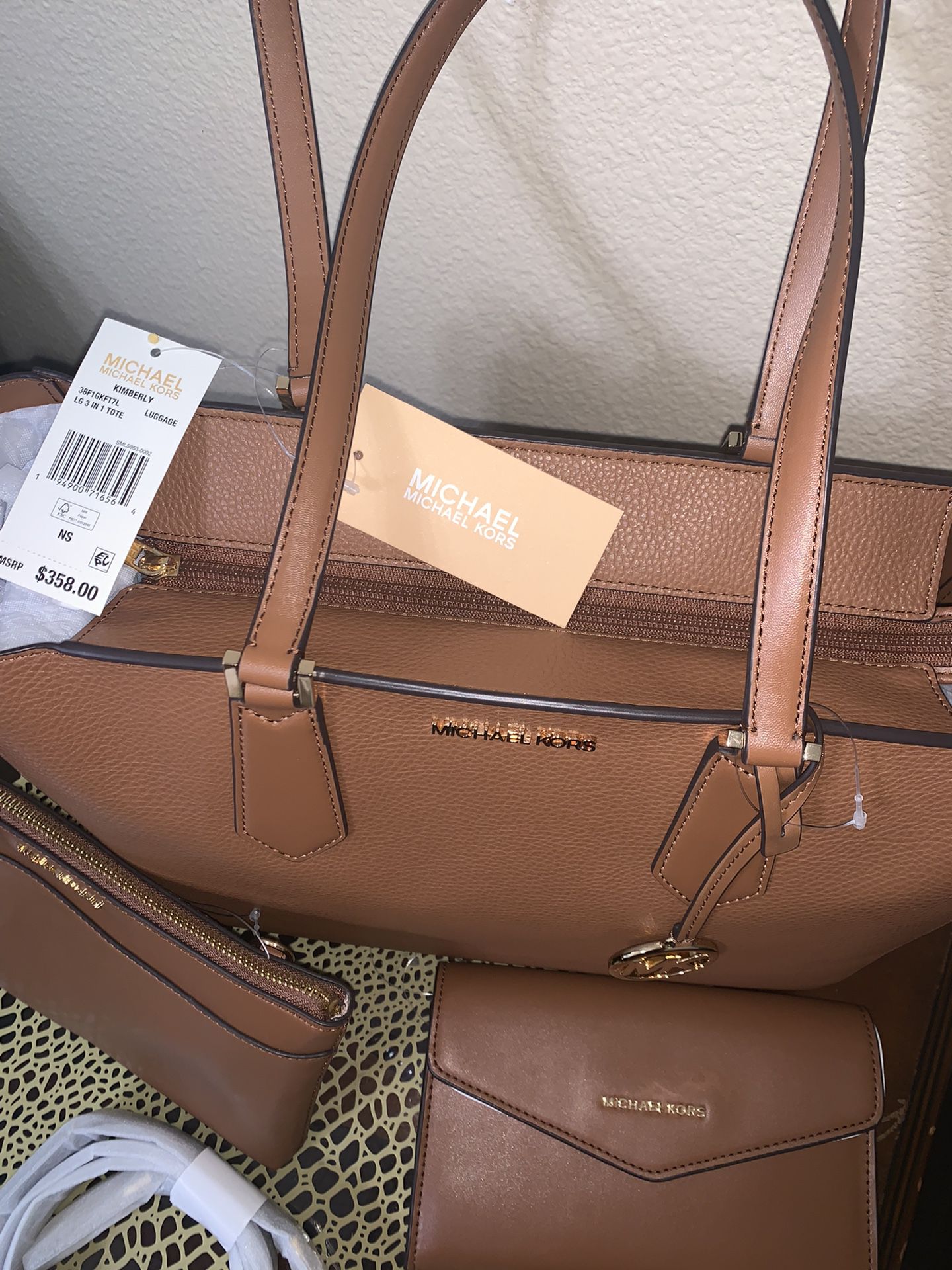 Michael Kors 3 In 1 Kimberly Tote for Sale in Denton, TX - OfferUp