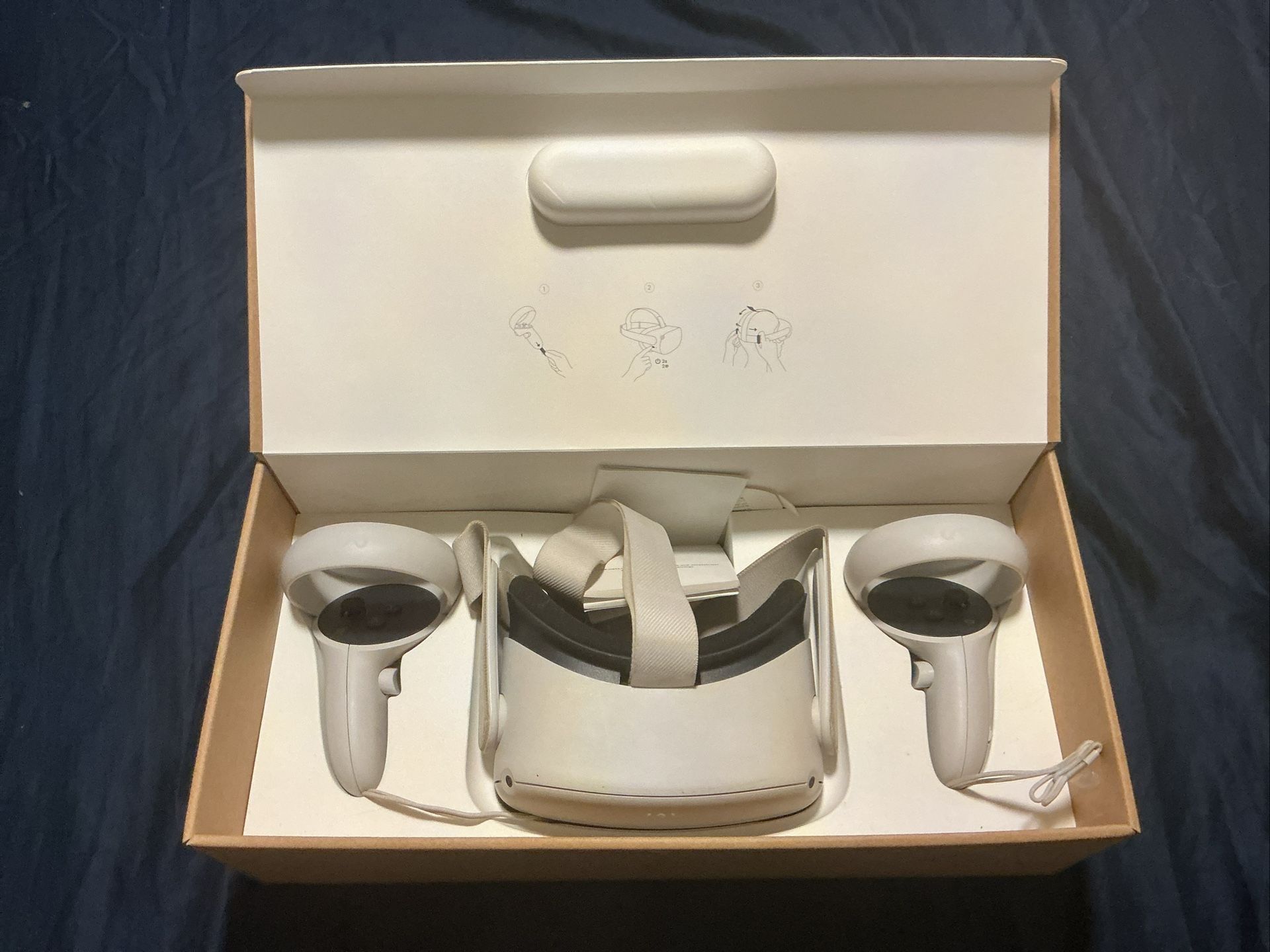 Oculus Meta Quest VR Headset White 128 GB With Controllers