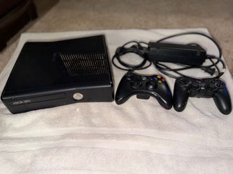 XBOX 360 with 2 controllers and 20 games