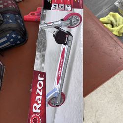 Kick Scooter ( Razor ) 