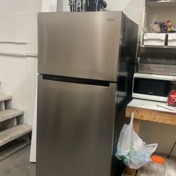 Small Refrigerator With Ice Maker 