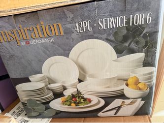 42 Piece Dinnerware