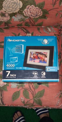 *NEW* Digital Photo Frame 7 inch - Pandigital LCD / Black/ 512 mb/ remote control