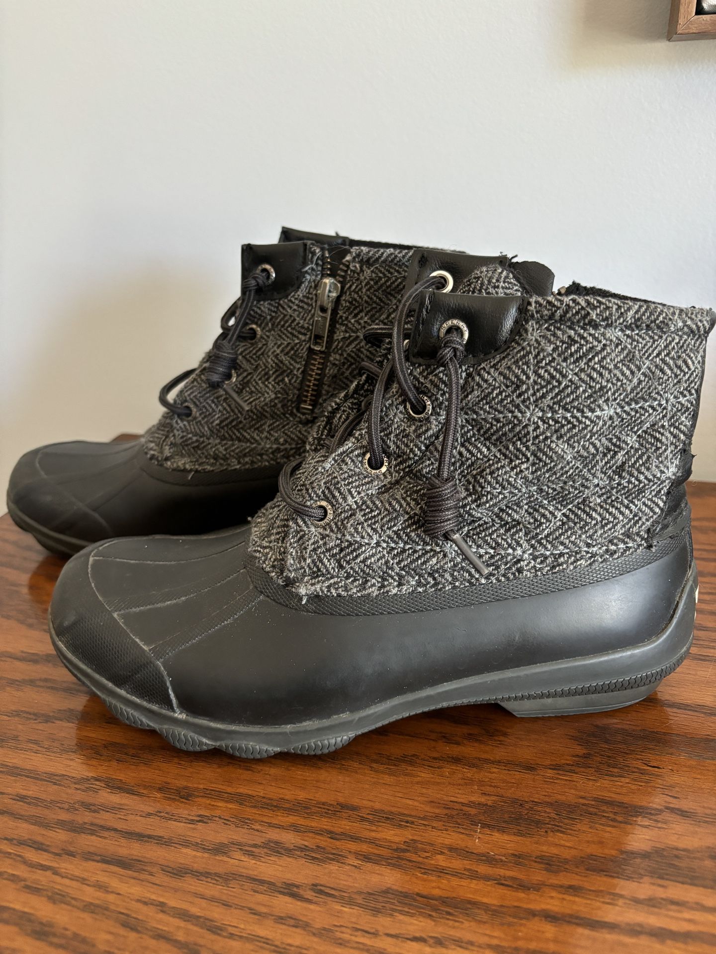 Women’s Boots (size 6)