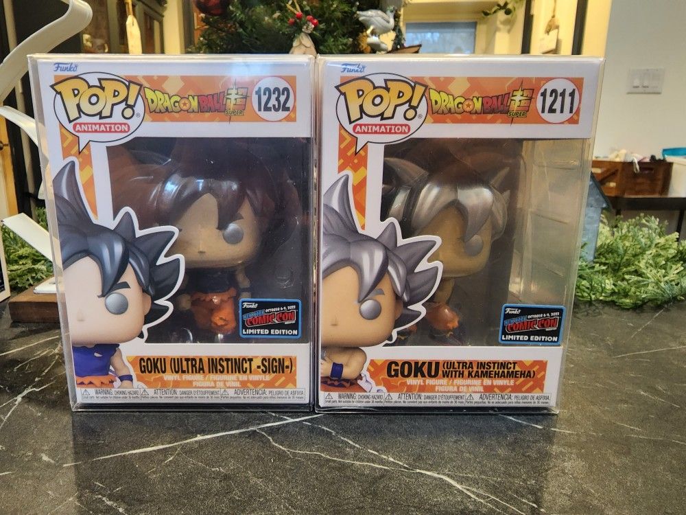 NYCC 2022 Funko Pop Dragon Ball Super: GOKU ULTRA INSTINCT SET CON STICKER - With Slight Dmg.
