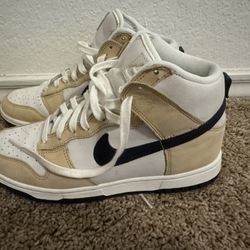 Nike - Dunks - Women’s. 