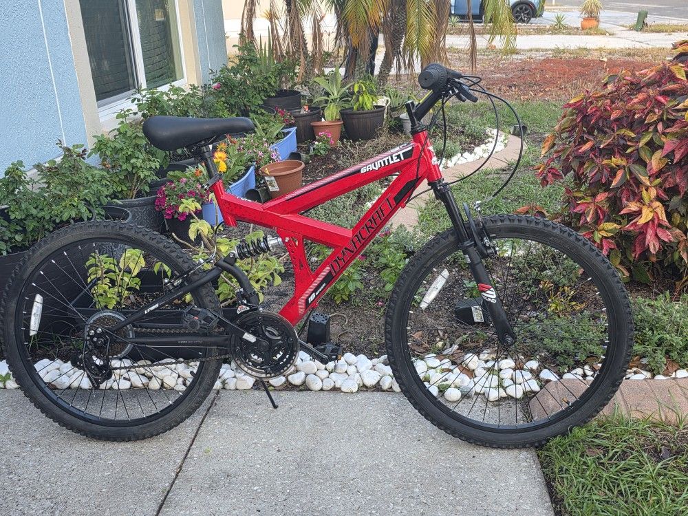 Like New Dynacraft Gaunlet 24in Mountain Bike