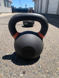 28 kg kettlebell 62 lb