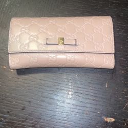 Gucci Leather Bifold Wallet 100% Authentic. Serial Numbers Included. Super Clean 