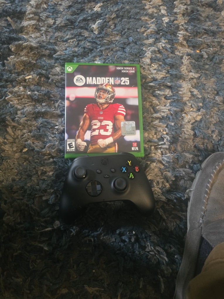 Xbox Series X Game And Controller