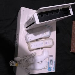 Nintendo Wii With Box And 20 Games