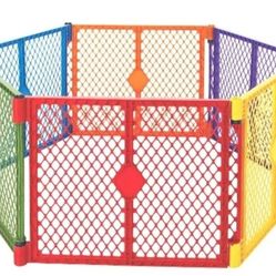 6 Panel Freestanding Gate - Great Condition