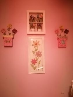 GIRL'S WALL DECOR
