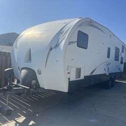 2010 fusion 29 foot toy hauler