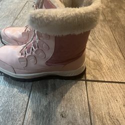 Snow boots