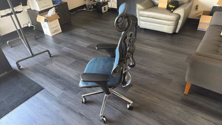 ERGONOMIC MESH OFFICE CHAIR