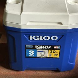 Brand New Igloo Cooler With Wheels 