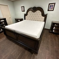 King Size Bed Frame / Mattress Included / New In A Box.   🔥Cama King Size  / Colchon Incluido.   ☎️ (213)713-74-89