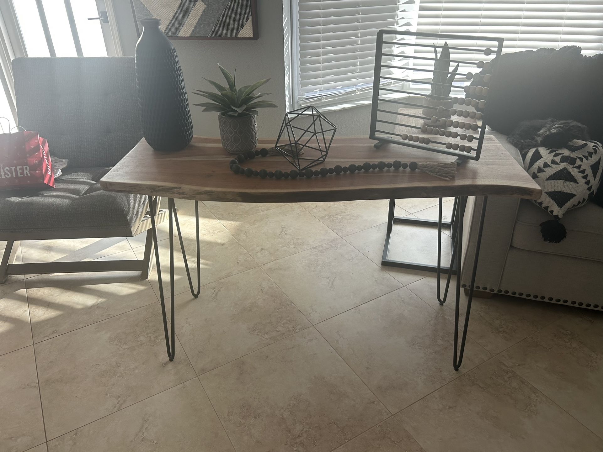 Live Edge Entry Table