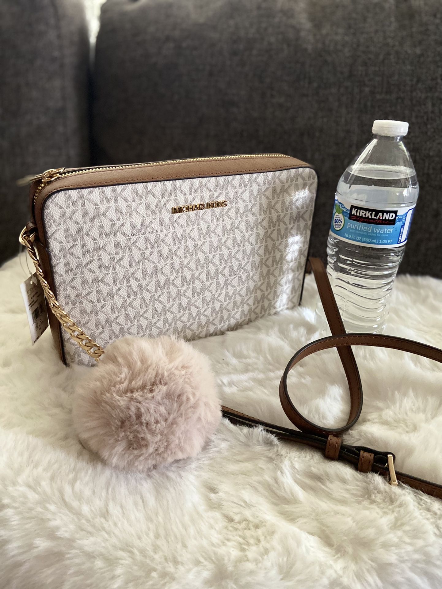 New Michael Kors Crossbody for Sale in Long Beach, CA - OfferUp