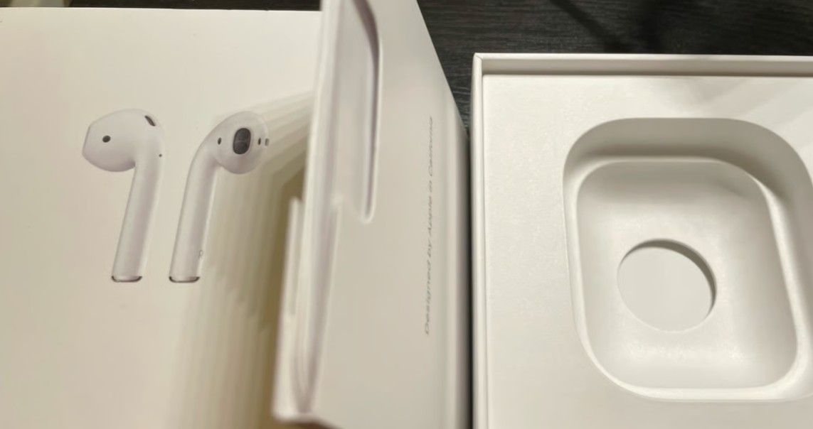 airpods 2nd generation with original box and free case