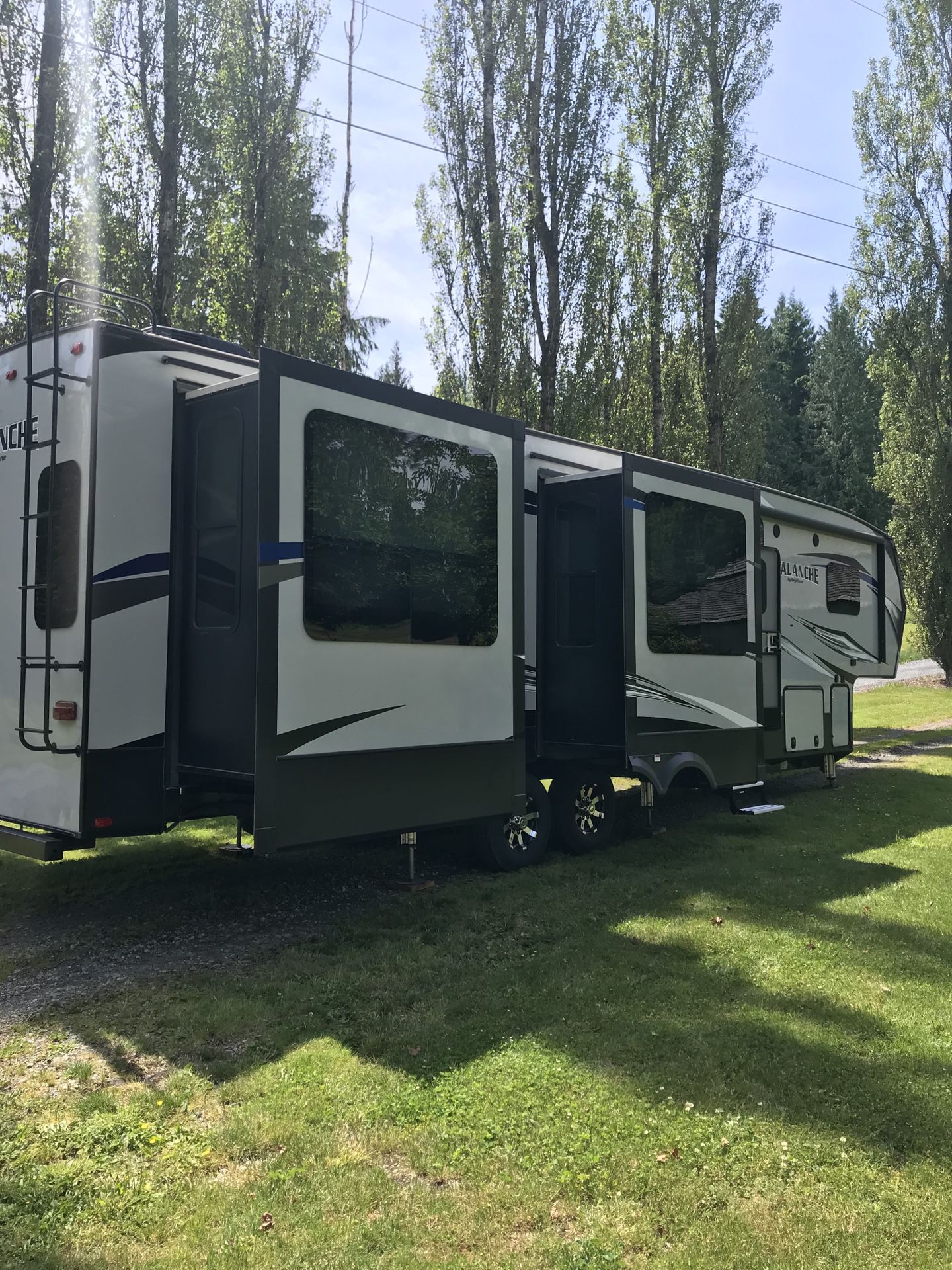 5th wheel trailer 2017 Keystone Avalanche