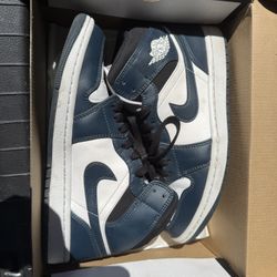 Midnight Navy Jordan 1’s 
