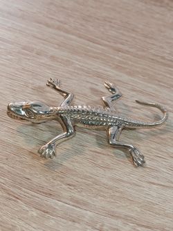 Silver Metal Lizard brooch