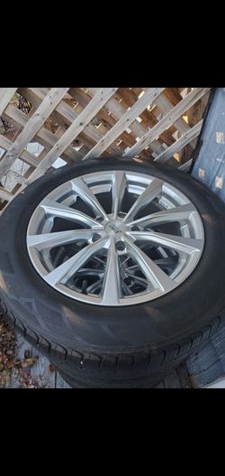 4 P225/60 R17 Tires w/ Alum Rims