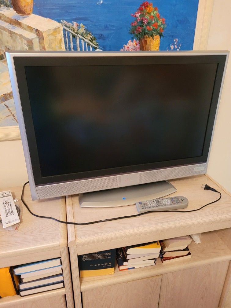 32 INCH JVC COLOR TV